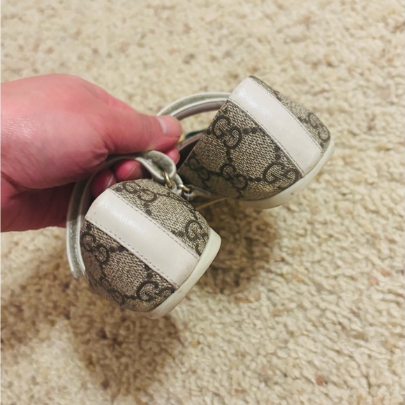 Gucci Kids' Beige and Gold Heart Mary Janes - Picture 6 of 6